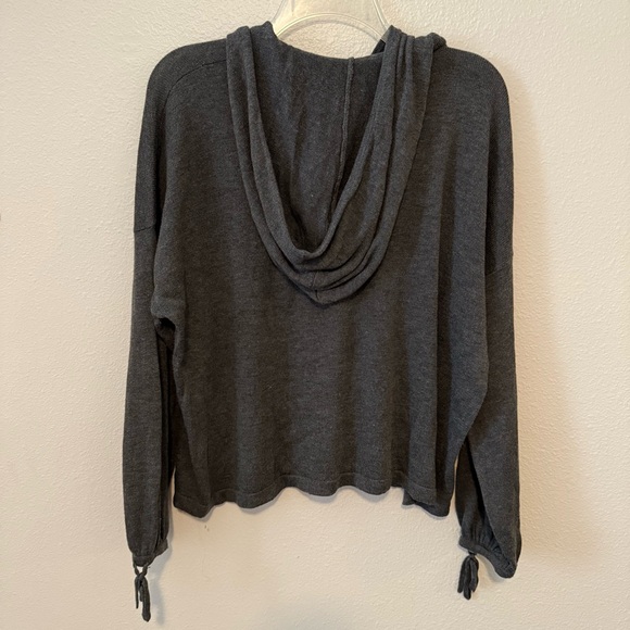 ❤️ Splendid Gray Knit Hoodie with a Relaxed Fit - Picture 2 of 5